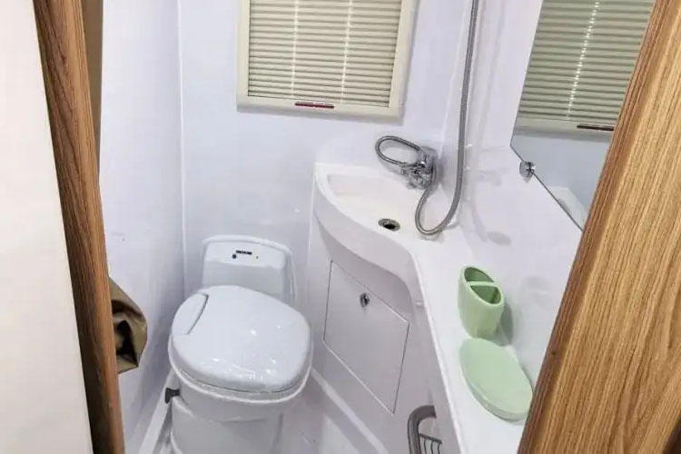 房车卫生间